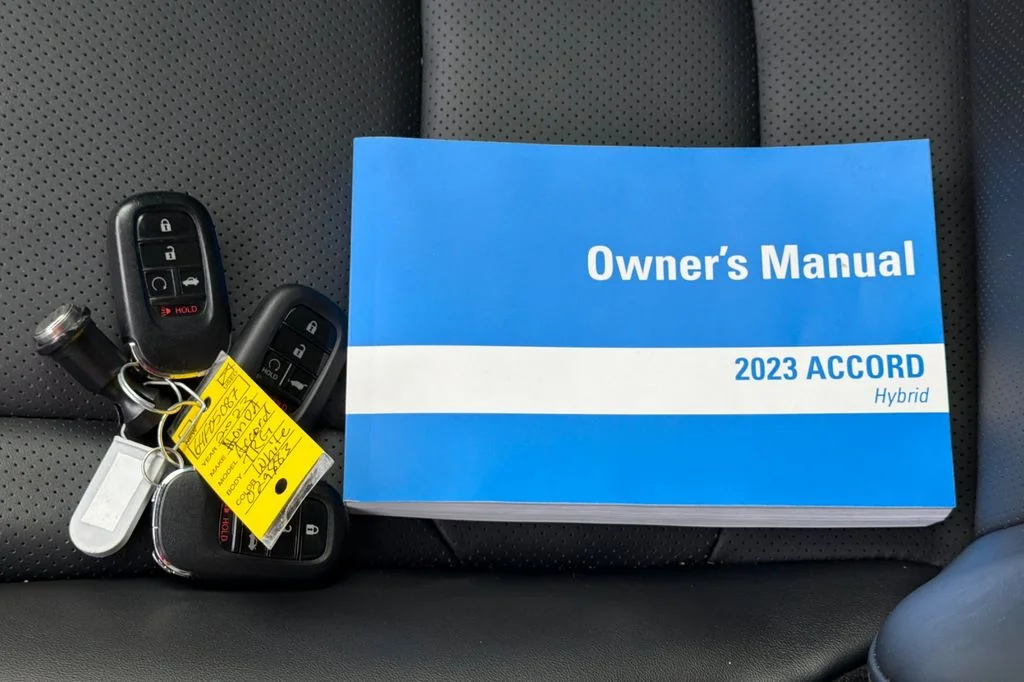 Used 2023 Platinum White Pearl Honda Touring image 4