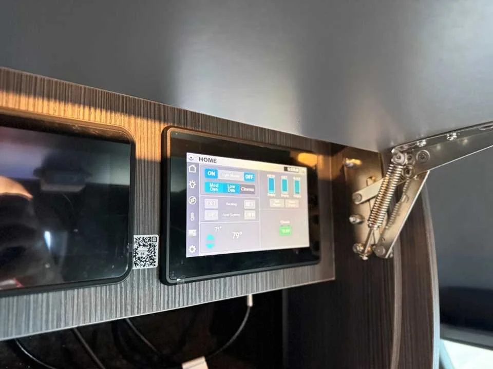 New 2025 Tenorite Gray Metallic AIRSTREAM  image 38