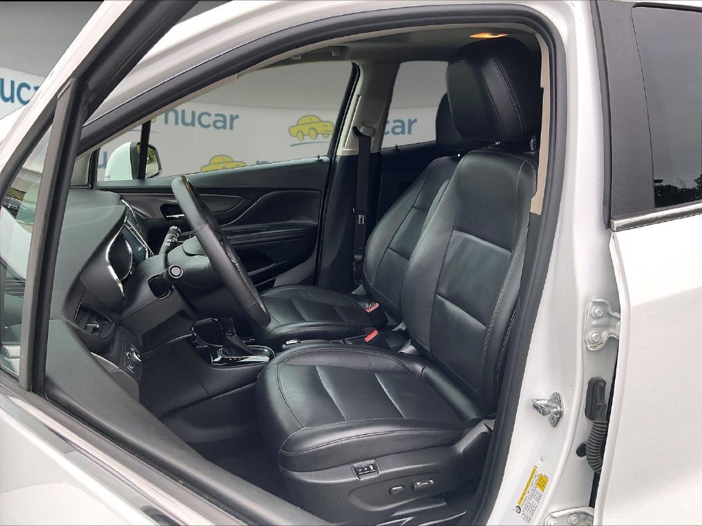 Used 2017 White Buick Essence image 10
