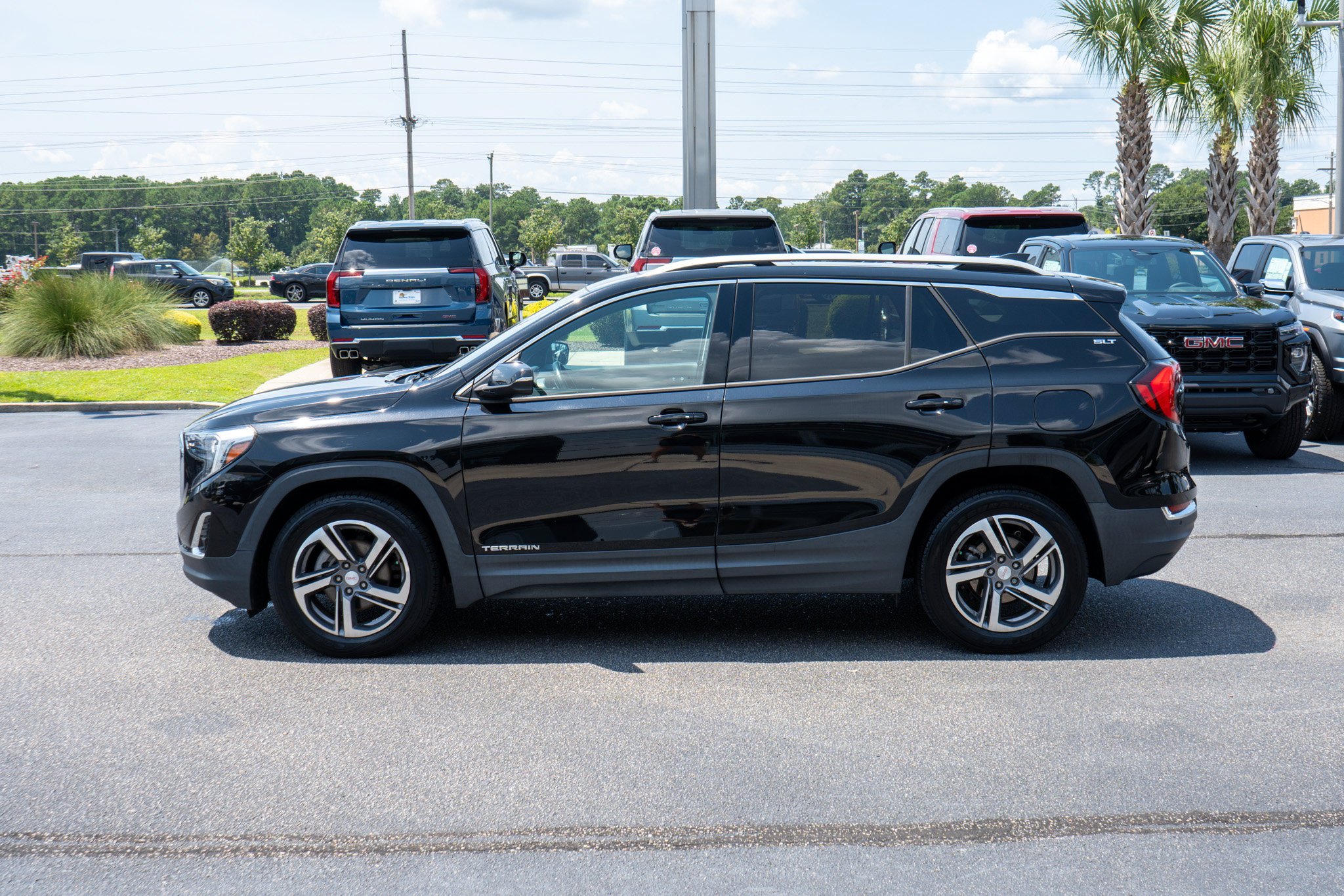 Used 2020 Ebony Twilight Metallic GMC SLT image 6