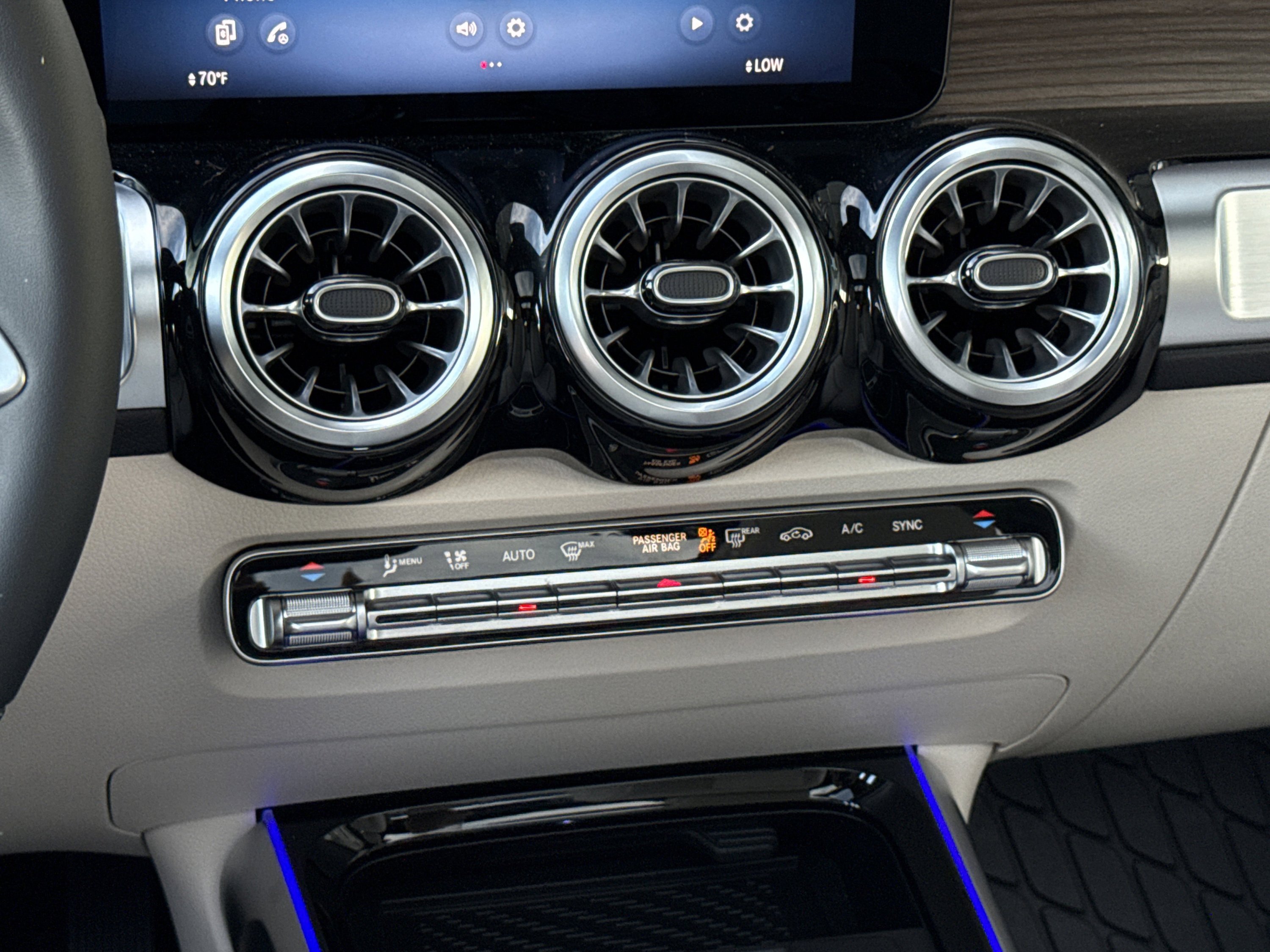 New 2026 Polar White Mercedes-Benz GLB 250 image 43