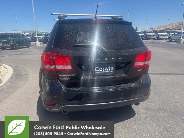 Used 2015 Black Dodge SXT image 9