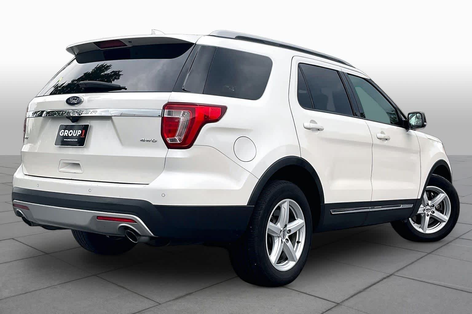 Used 2016 White Platinum Metallic Tri-Coat Ford XLT image 12