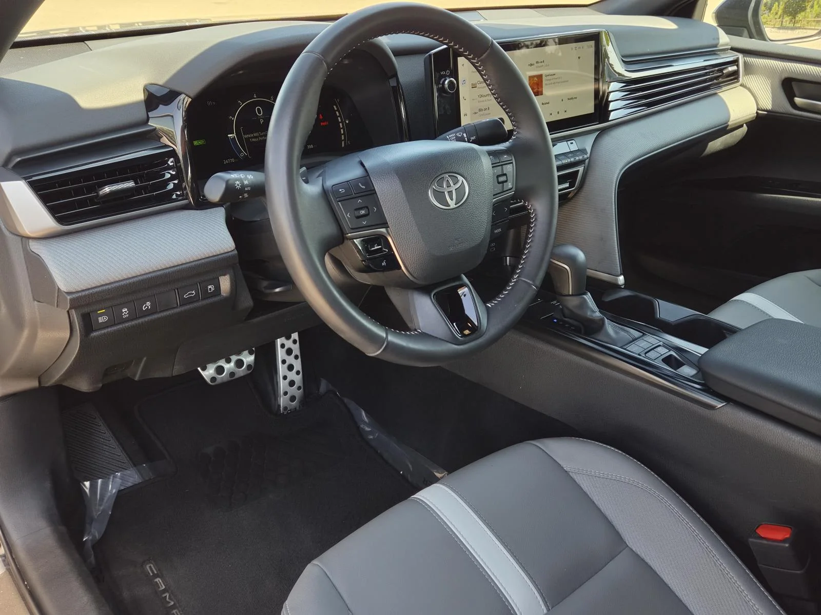 Used 2025 Gray Toyota SE (Natl) image 26