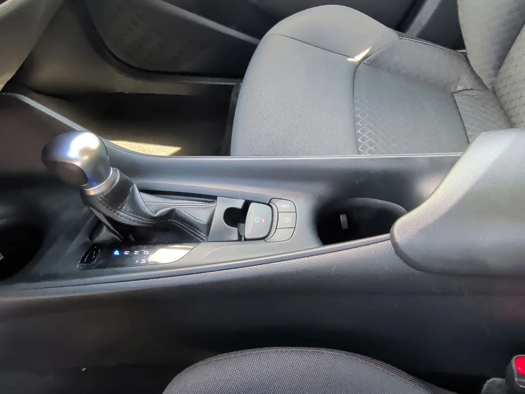 Used 2020 White Toyota LE image 29