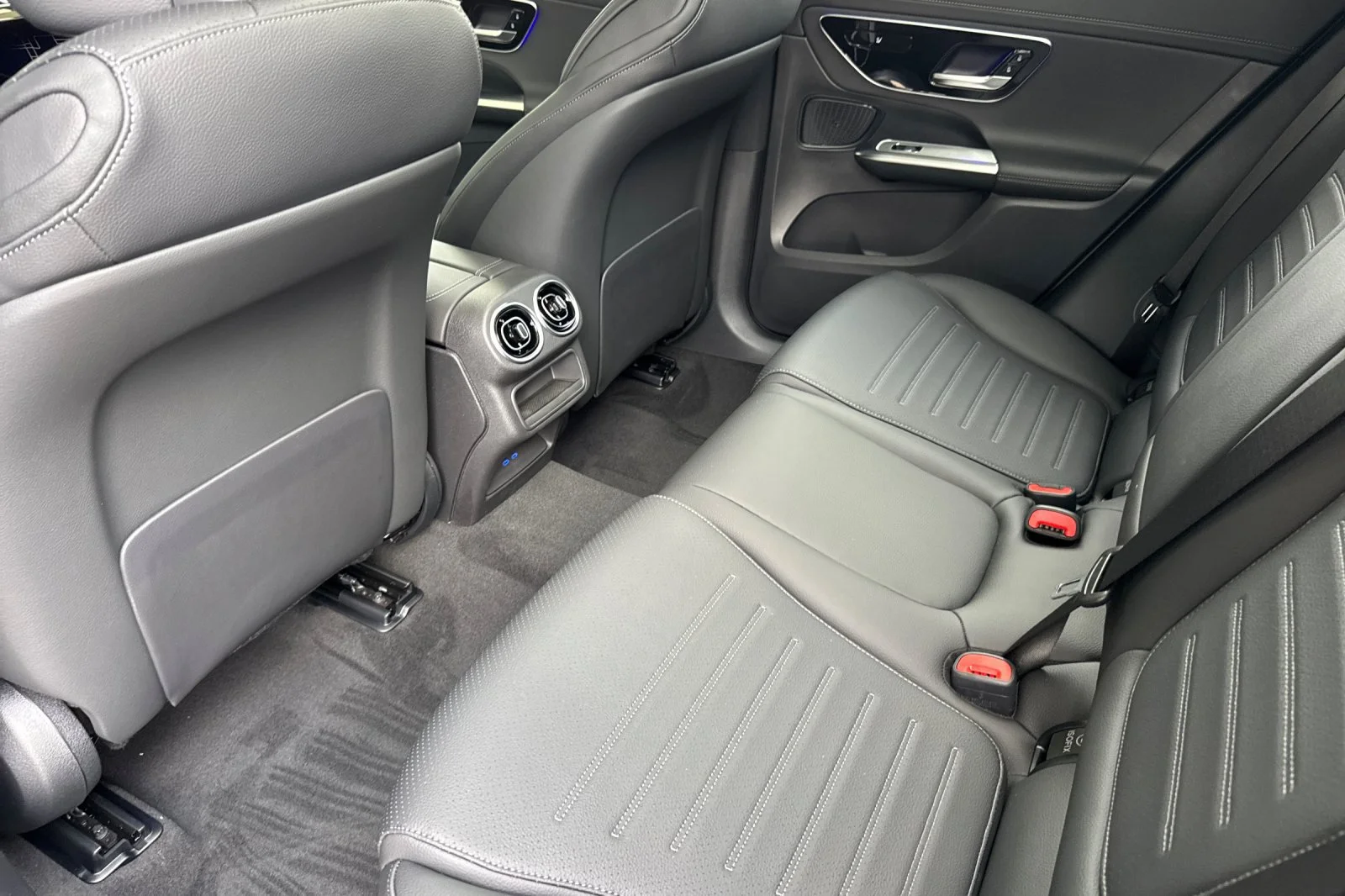 New 2026 Silver Mercedes-Benz GLC 300 image 9