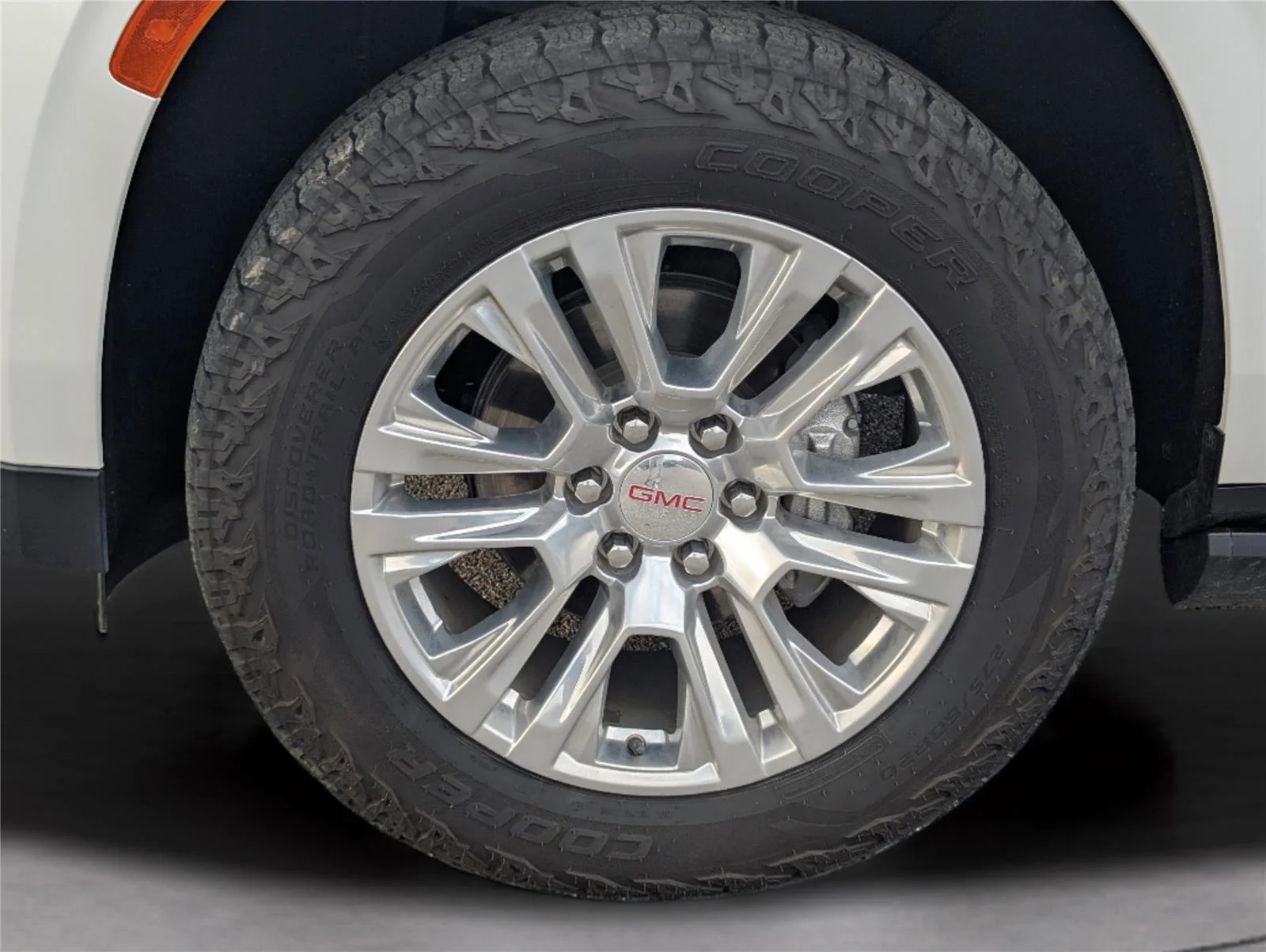 Used 2022 White Frost Tricoat GMC Denali image 42