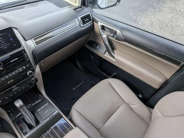 Used 2022 Starfire Pearl Lexus GX 460 Premium image 17