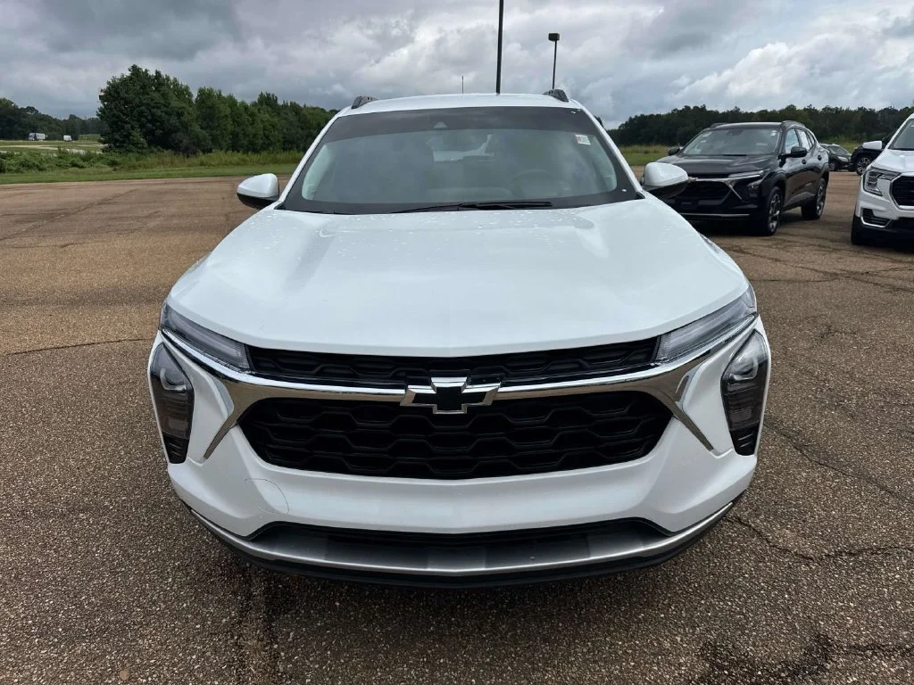 Used 2025 White Chevrolet LT image 2