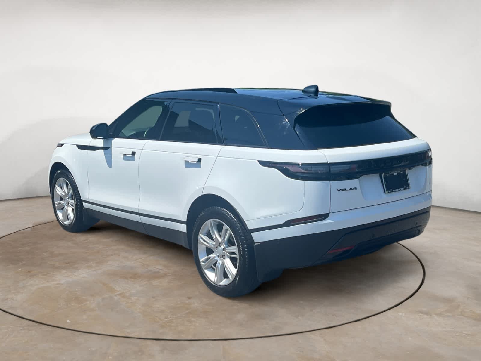 Certified Used 2026 Fuji White Land Rover S image 3