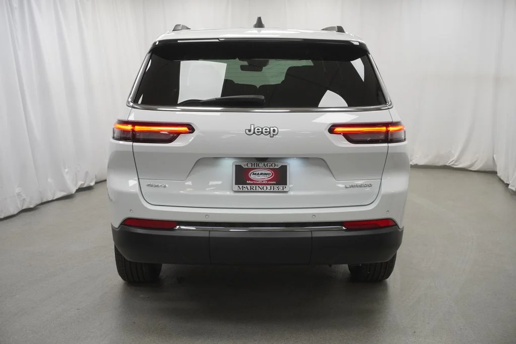 New 2026 Bright White Clear-Coat Exterior Paint Jeep Laredo image 10