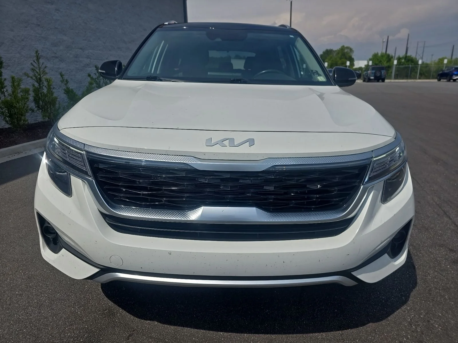 Certified Used 2023 Clear White/Black Roof Kia S image 3