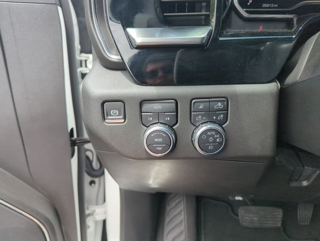 Used 2024 White GMC SLT image 19