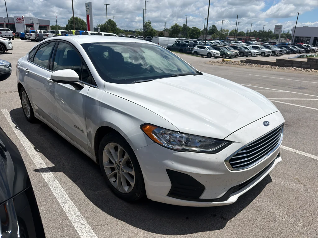 Used 2019 Oxford White Ford SE image 3