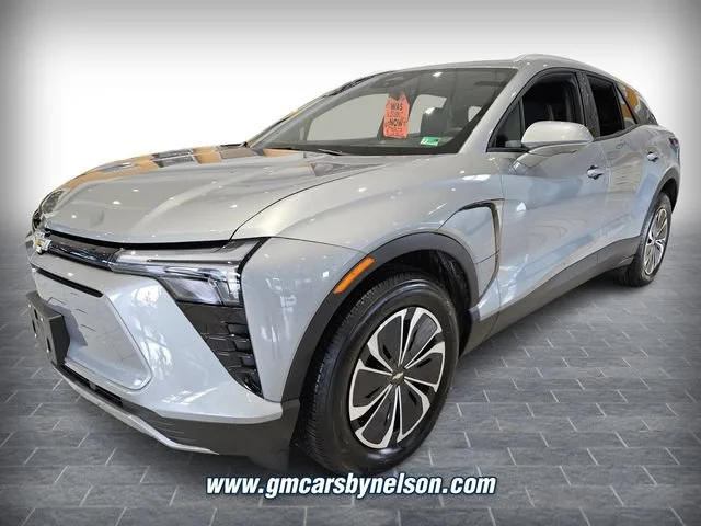 New 2025 Sterling Gray Metallic Chevrolet LT image 3