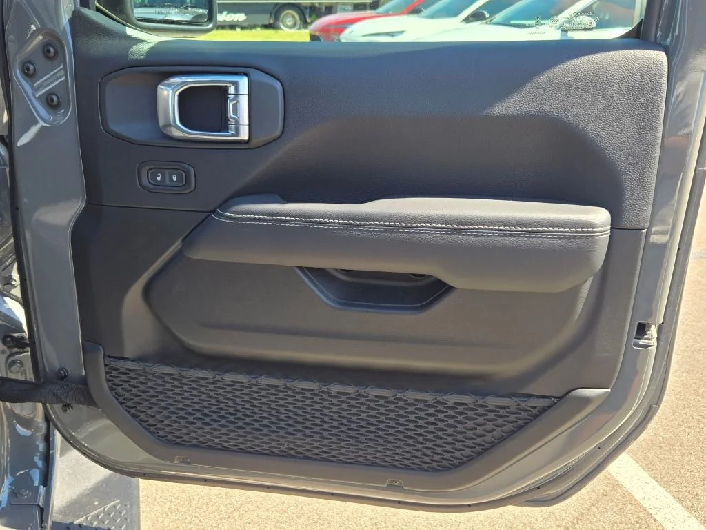 Used 2022 Gray Jeep Overland image 9