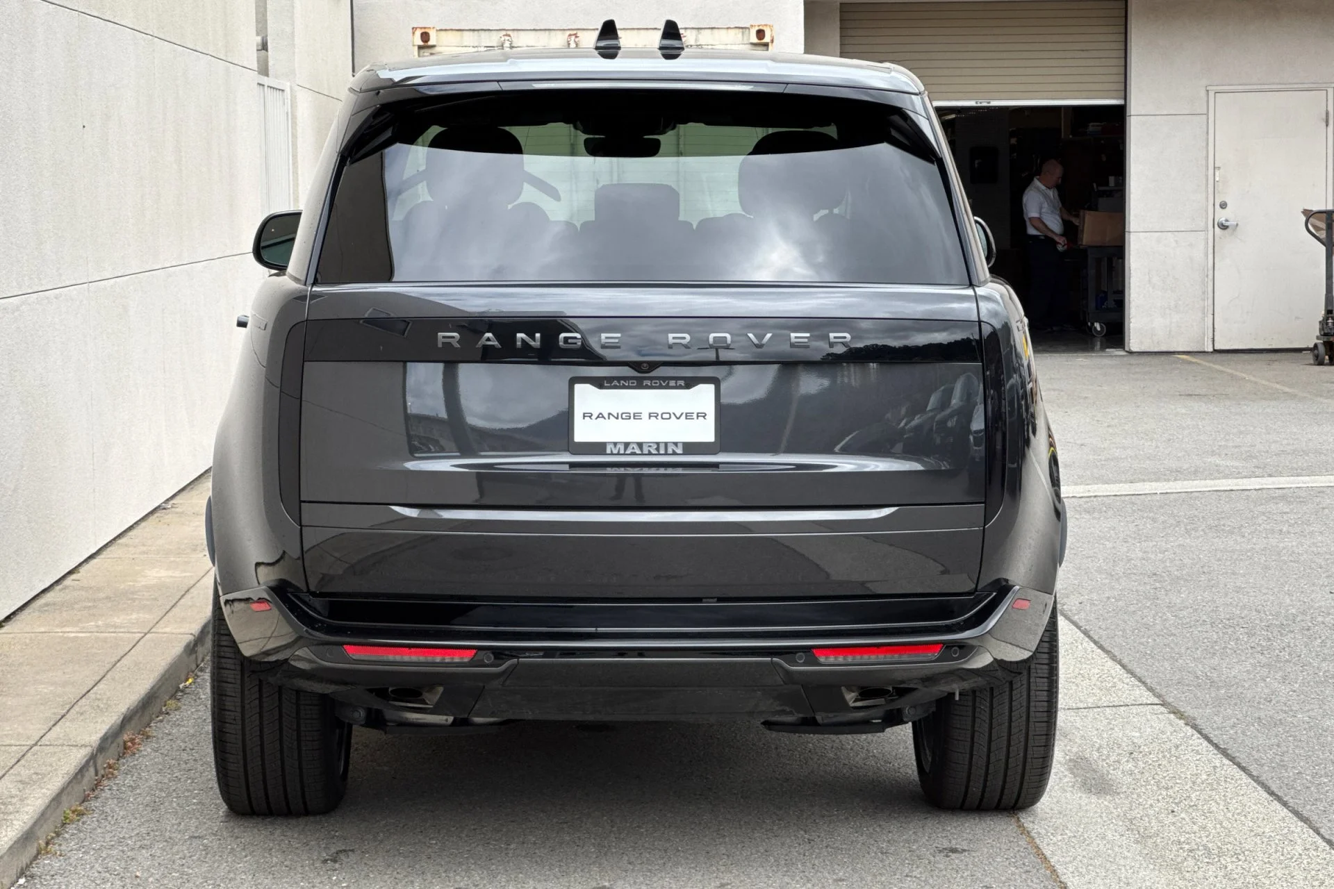 New 2026 Carpathian Grey Land Rover SE image 7