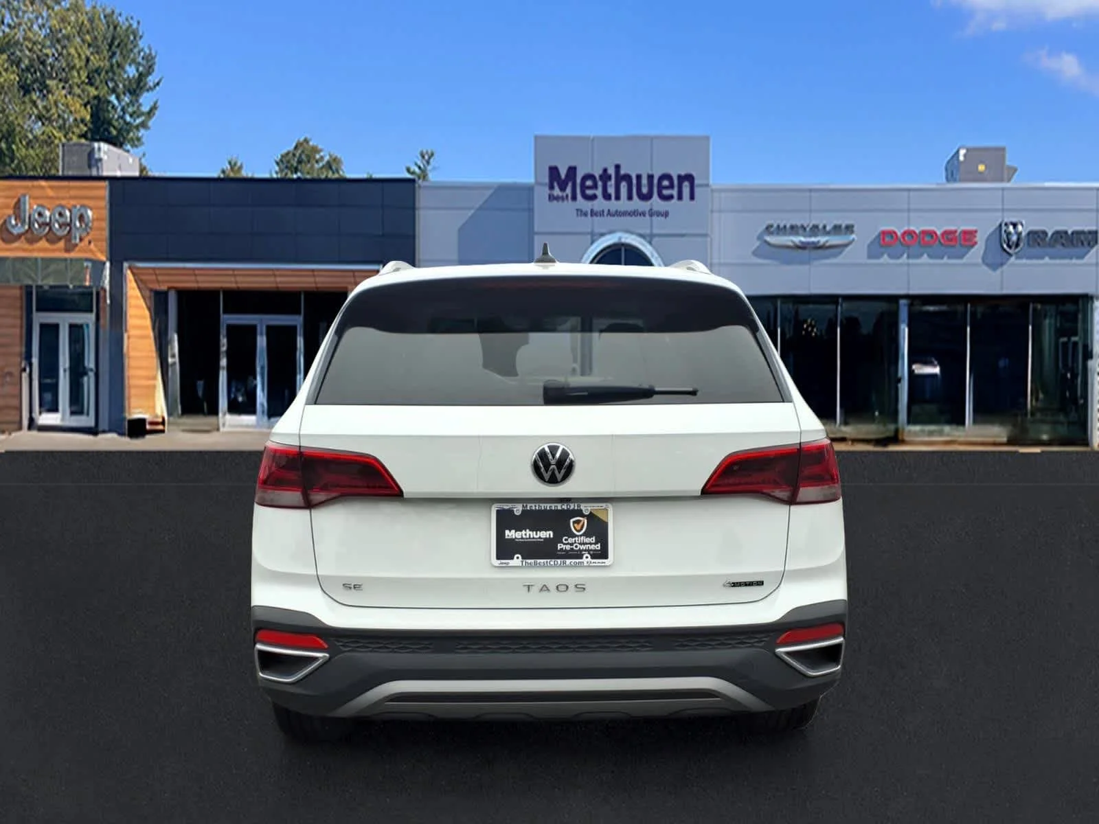 Used 2023 Pure White Volkswagen SE image 6