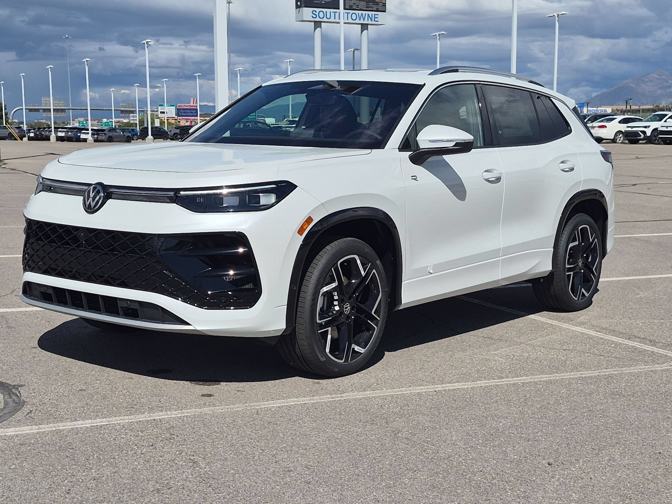 New 2026 Opal White Pearl Volkswagen SEL R-Line Turbo image 8
