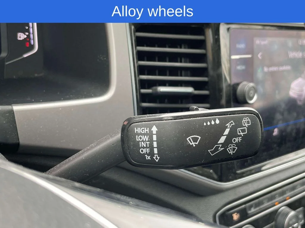 Used 2019 Blue Volkswagen SEL image 27