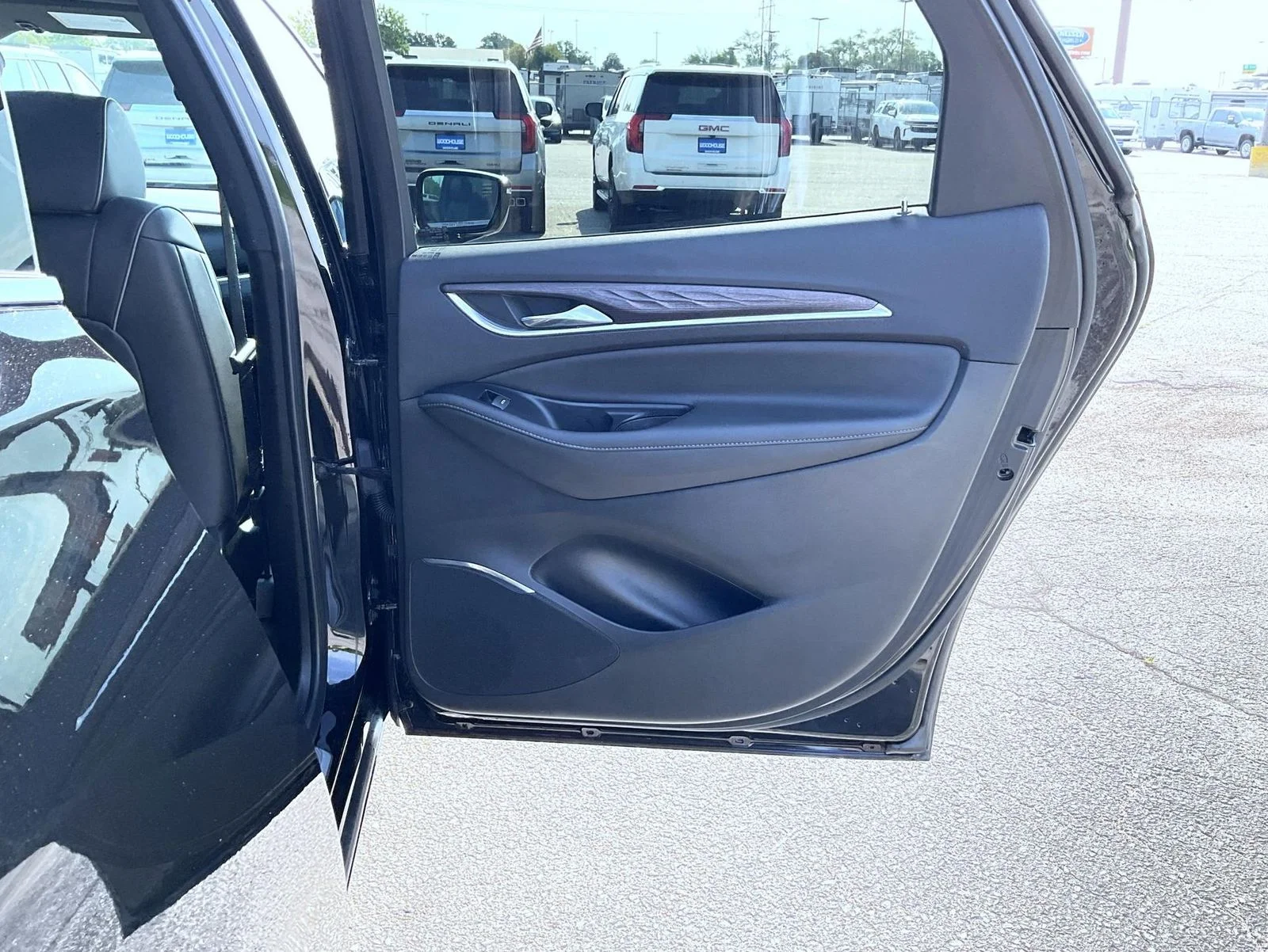 Used 2023 Black Buick Avenir image 17