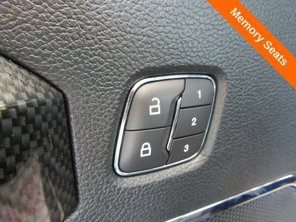 Used 2019  Ford Lariat image 6