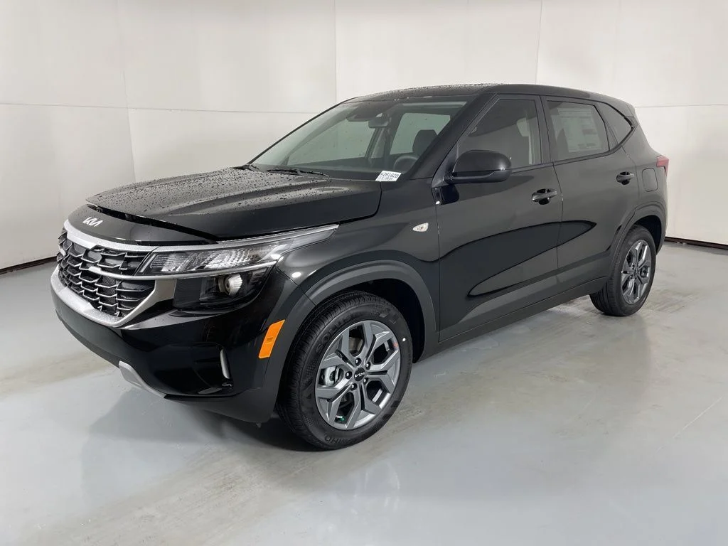 New 2026 Black Kia LX image 4