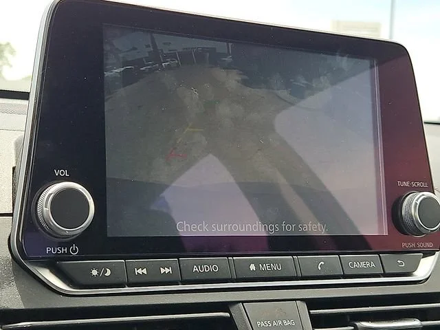 2025 Nissan Altima SR - Photo 16