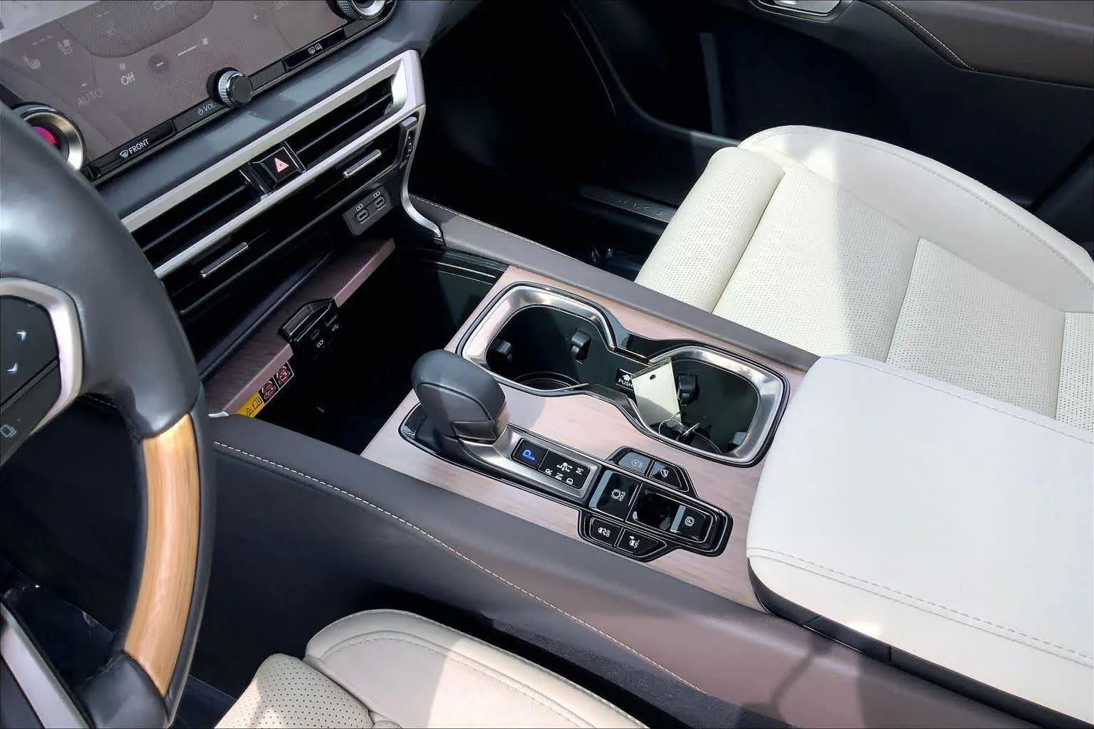 Certified Used 2024 CAVIAR Lexus Luxury image 17