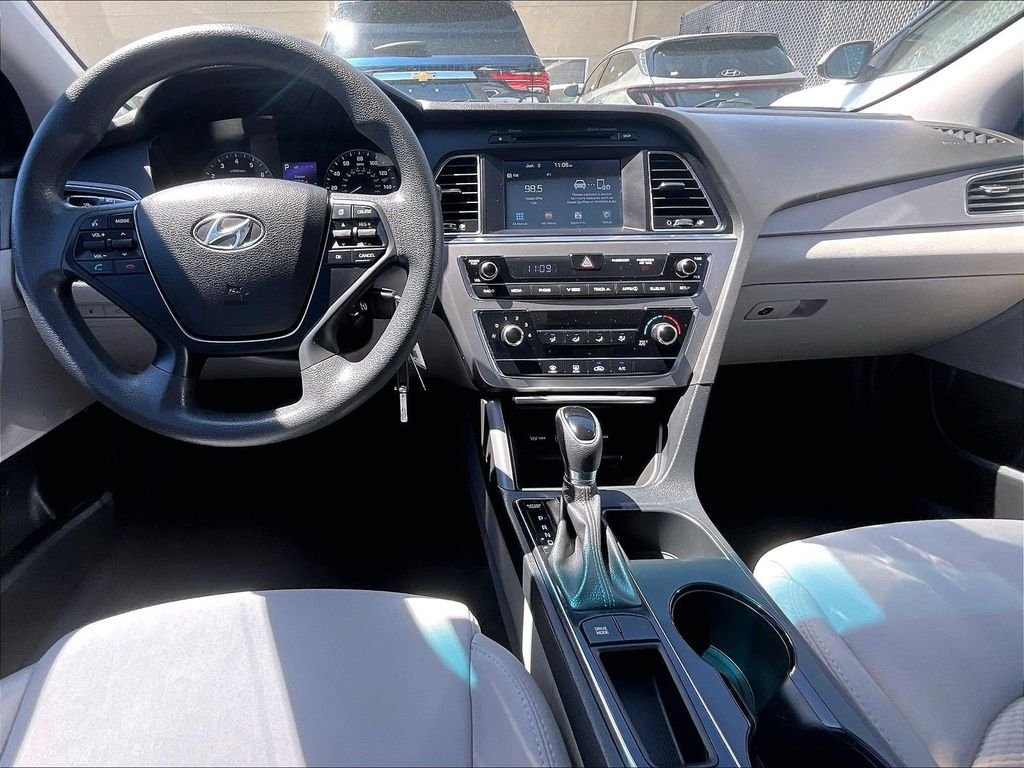 Used 2017 Black Hyundai SE image 21