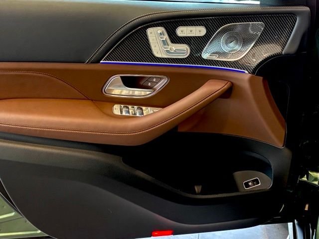 New 2026 MANUFAKTUR Ireland Mid Green Metallic Mercedes-Benz AMG® GLS 63 4MATIC+ SUV image 12
