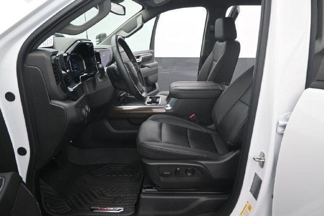 Used 2024 Summit White Chevrolet LT image 12