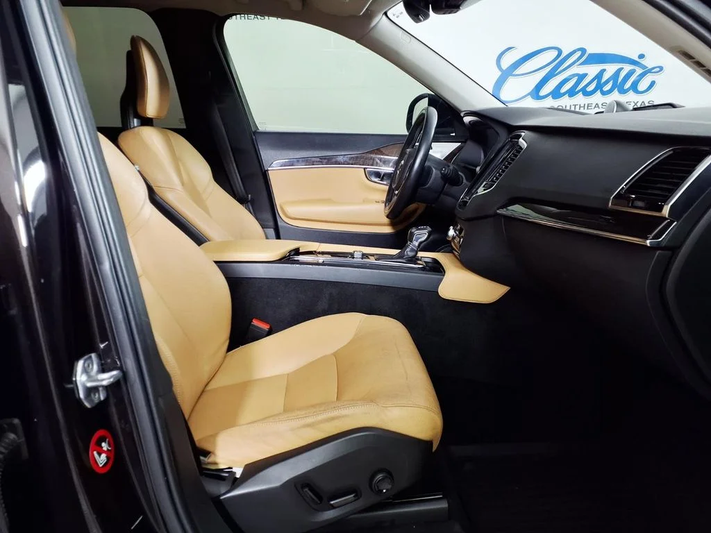 Used 2016 Black Volvo T6 Momentum image 12