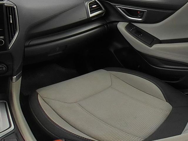 Used 2020 White Subaru Base image 34