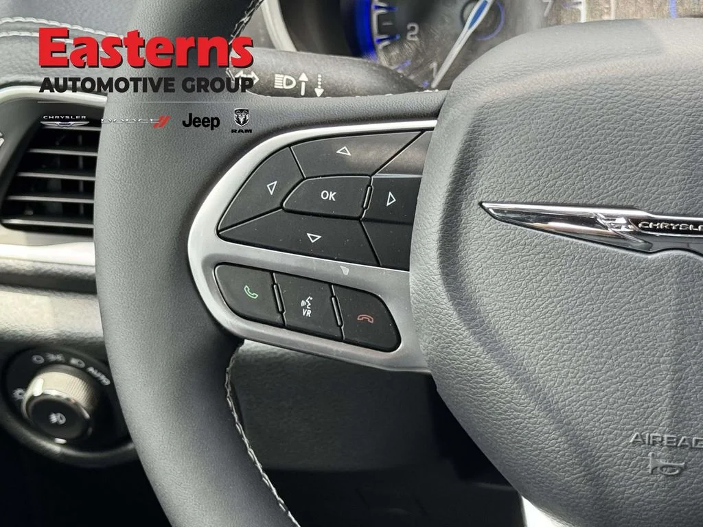2025 Chrysler Pacifica Select - Photo 18