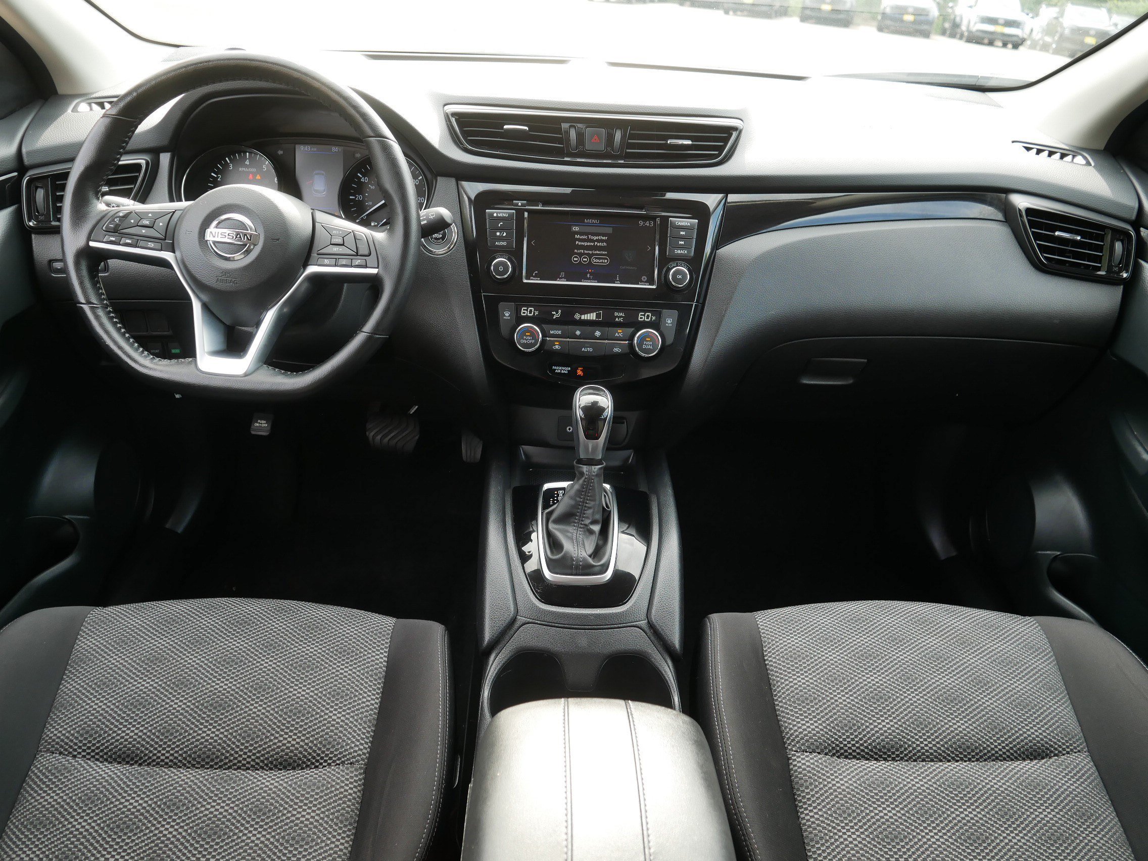 Certified Used 2022 Pearl White Tricoat Nissan SV image 10