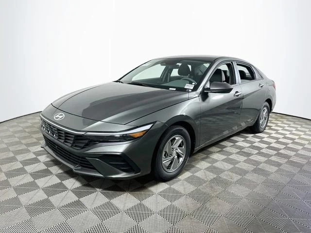 New 2026 Hyundai ELANTRA SE