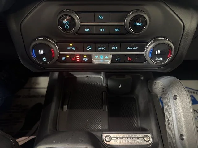 New 2025 Azure Gray Metallic Tri-Coat Ford Badlands image 16