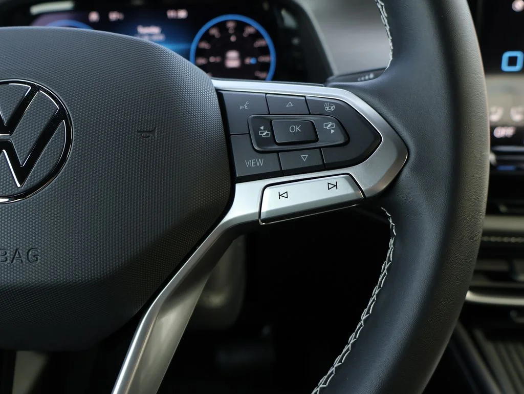 New 2026 White Volkswagen 2.0T SE w/Technology image 35