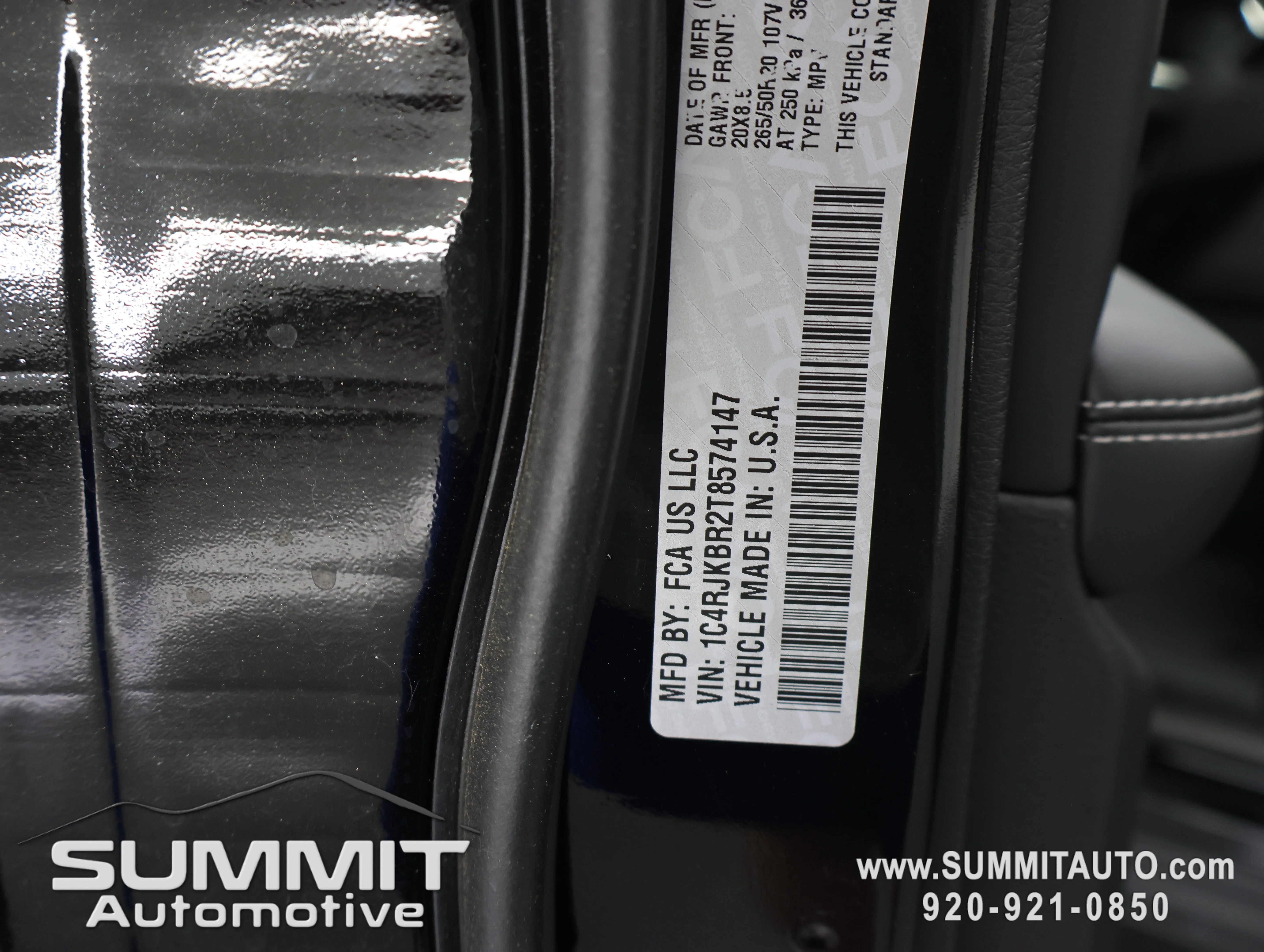 New 2026 Diamond Black Crystal Pearl-Coat Exterior Paint Jeep Limited image 75