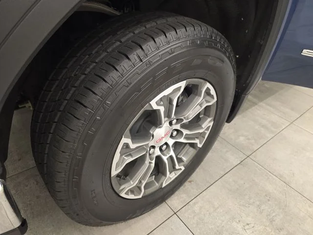 Used 2024 Metallic GMC SLE image 38