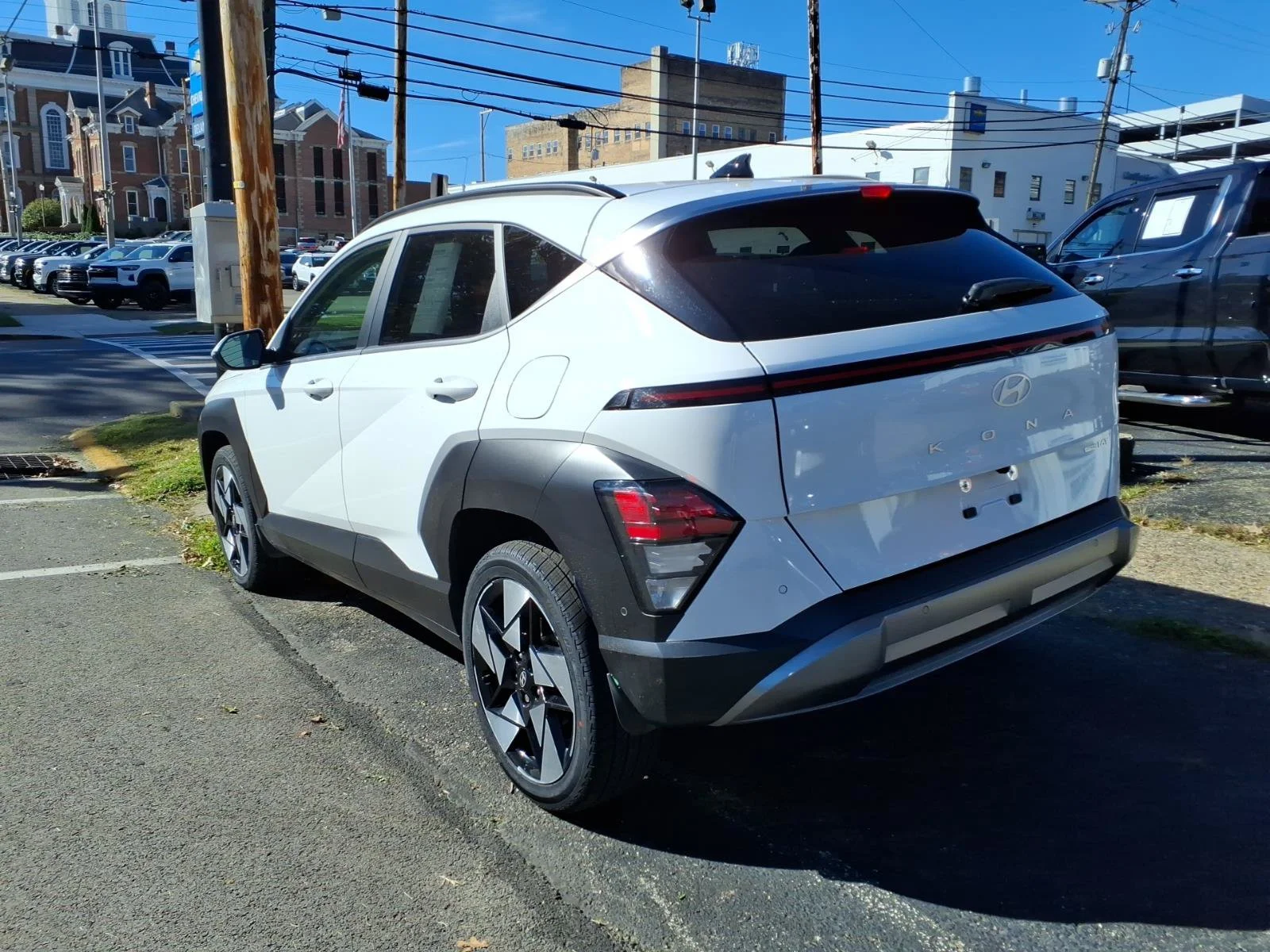 Certified Used 2025 Atlas White Hyundai Limited image 7