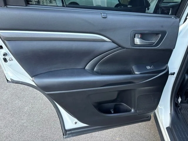 Used 2019 White Toyota SE image 18