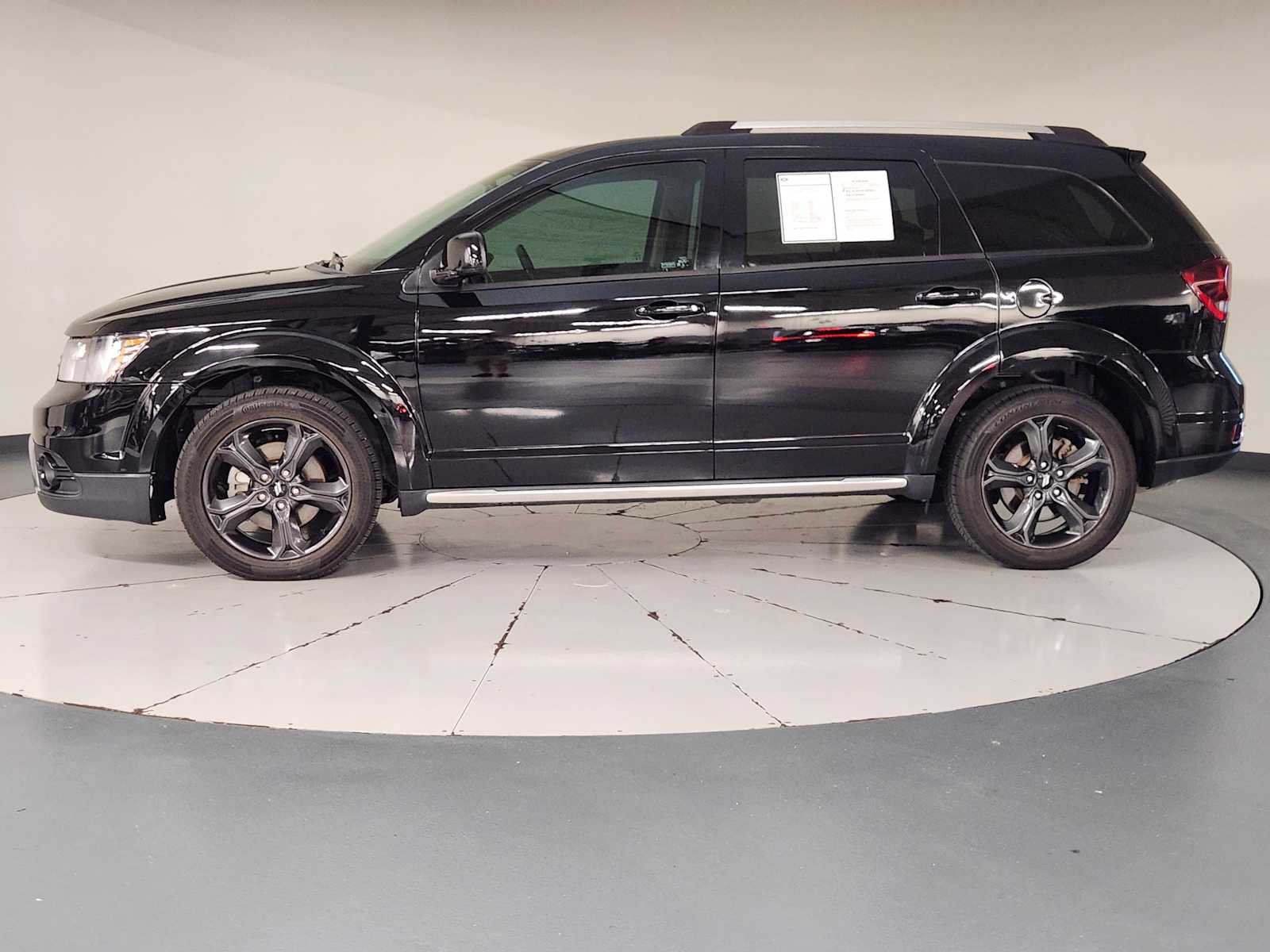 Used 2018 Pitch Black Clearcoat Dodge Crossroad image 5