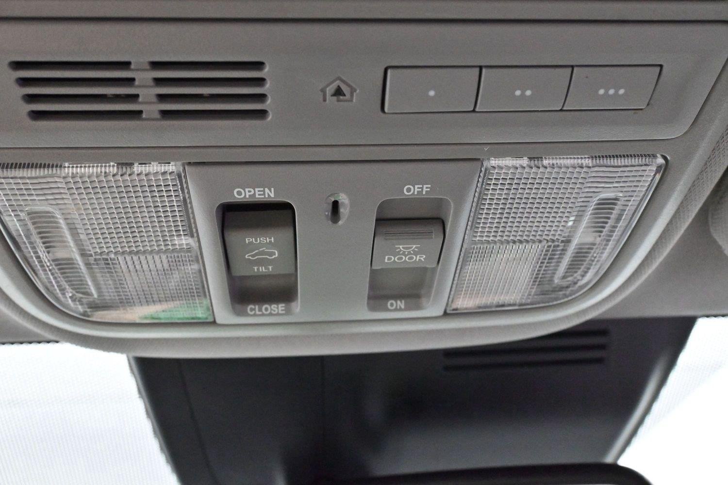 Used 2022 Lunar Silver Metallic Honda EX-L image 28