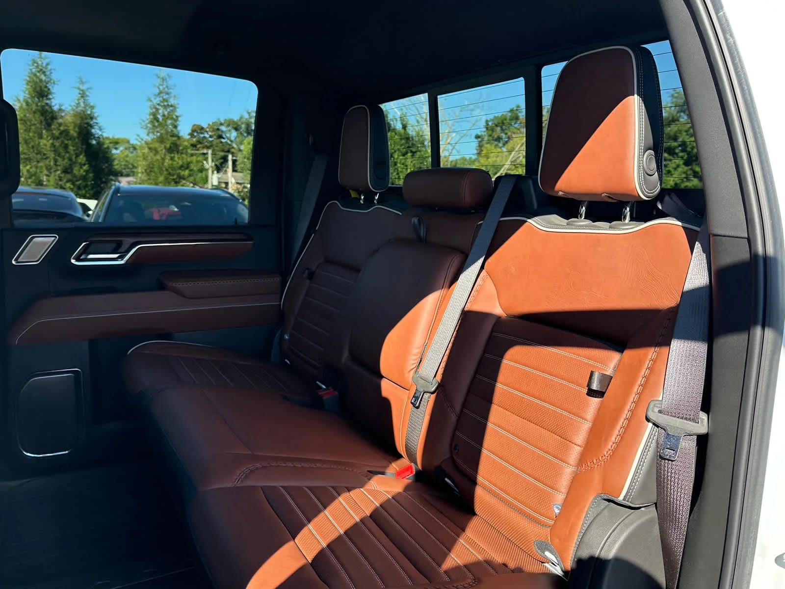 Used 2024 White Frost Tricoat GMC Denali Ultimate image 15