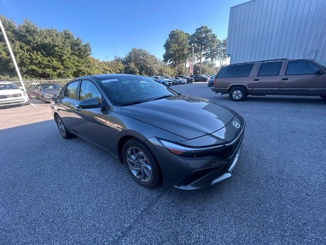Used 2024 Gray Hyundai SEL image 1