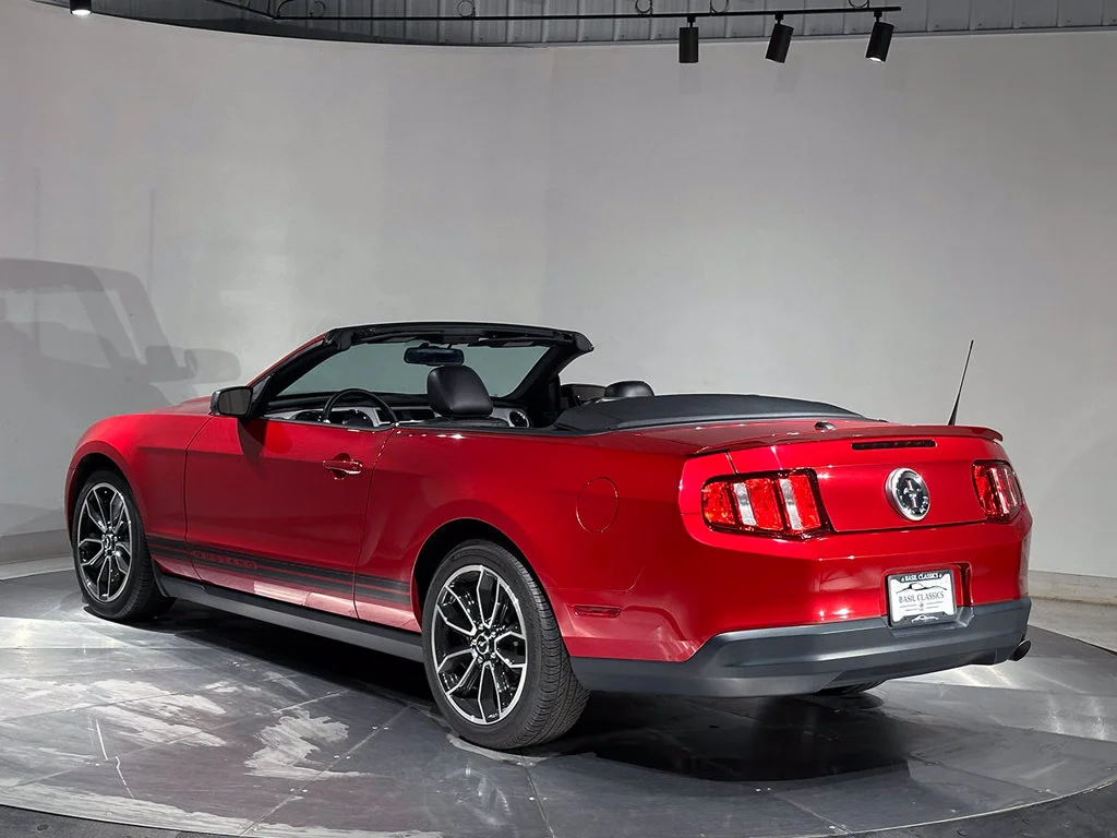 Used 2010 Red Ford V6 image 9