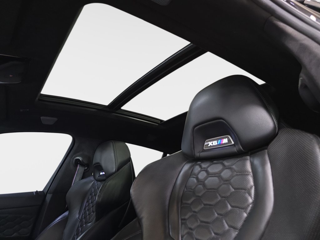 Used 2021 Black Sapphire Metallic BMW  image 28