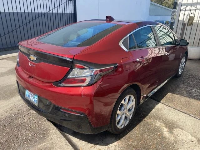 Used 2016 Red Chevrolet Premier image 5